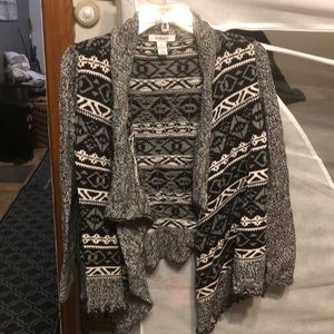 LIKE NEW Black/grey/white pattern cardigan